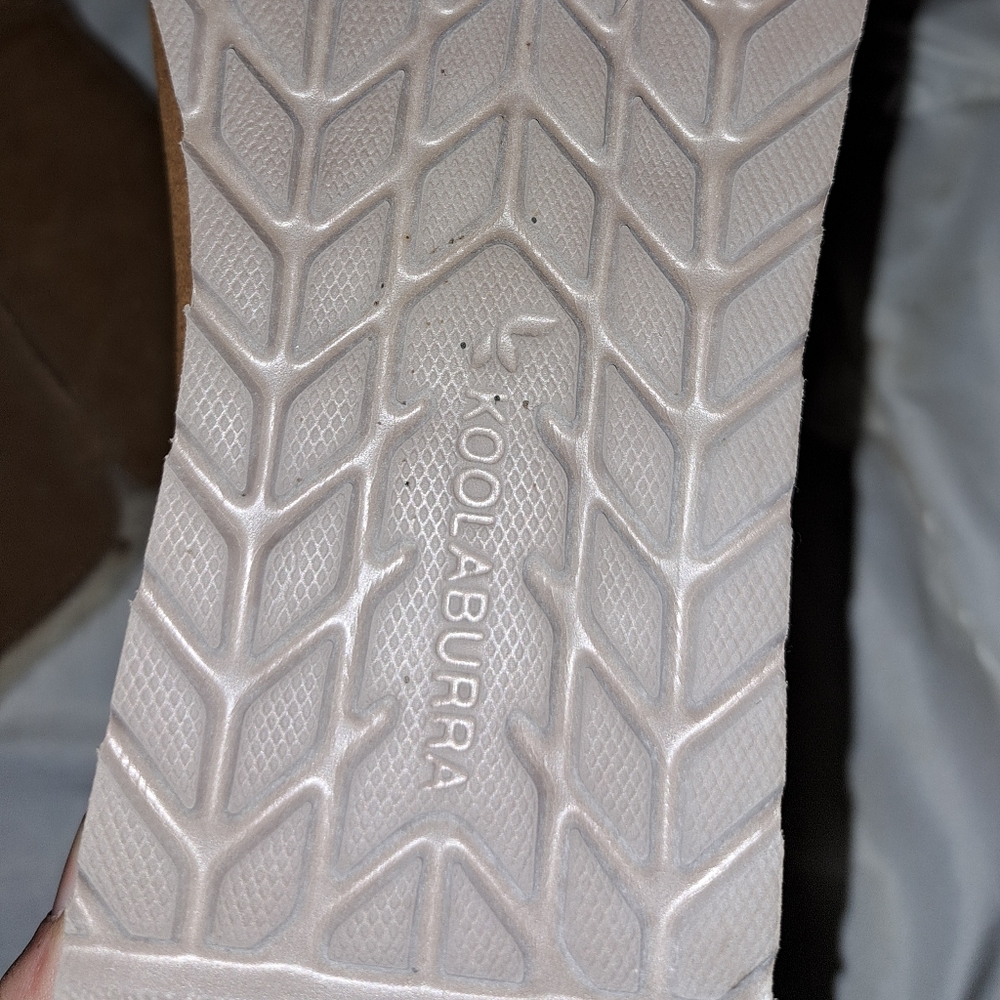 Tan Koolaburra by ugg shoes - Picture 3 of 4